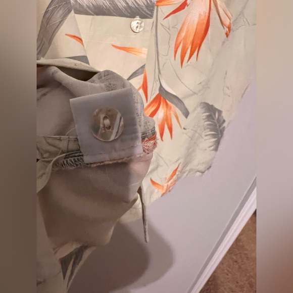 Vintage Tommy Bahama 100% silk blouse - Picture 6 of 8